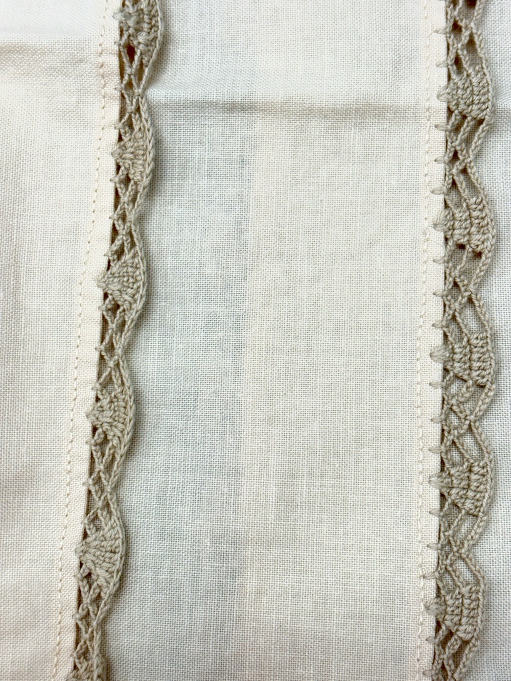 Vintage Ecru Embroidered Linen Dinner Napkins set of 8 - Picture 7 of 8
